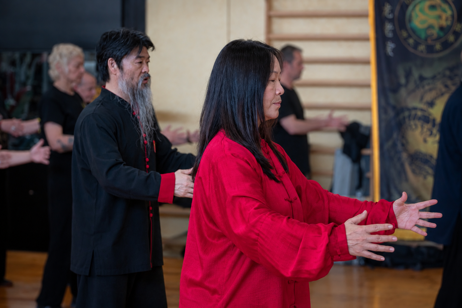 Pratica di Tai Chi in palestra alla Scuola Taiji Roma